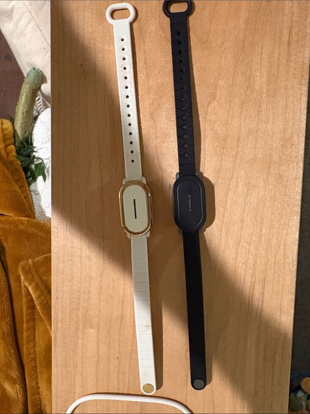 BOND 4 pair w/charger